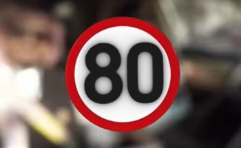 المرور السري يفاجئ سائقة.. ويسلمها مكافأة مادية من حملة 80 في جازان – فيديو