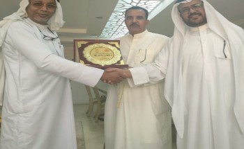 بمناسبة زيارته إلى مقر الاتحاد والإطلاع على المطبوعات وموسوعات القبائل العربية .. رئيس اتحاد القبائل العربية والمصرية يُكرم “عبدالله القنور”