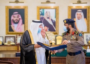 أمير القصيم يلتقي مدير الدفاع المدني العميد الدكتور محمد أبوعباة ويتسلم التقرير السنوي أمير القصيم يلتقي مدير الدفاع المدني العميد الدكتور محمد أبوعباة ويتسلم التقرير السنوي