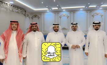 شعراء واعلاميين في زيارة الاستاذ عوض سعود القلادي والاعلامي بن مرشد يتجول في محميته الخاصة شعراء واعلاميين في زيارة الاستاذ عوض سعود القلادي والاعلامي بن مرشد يتجول في محميته الخاصة