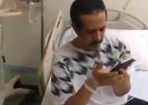 رغم وجوده في المستشفى لتلقي العلاج .. شاهد: معلم يتابع الدروس مع طلابه عبر “منصة مدرستي رغم وجوده في المستشفى لتلقي العلاج .. شاهد: معلم يتابع الدروس مع طلابه عبر “منصة مدرستي