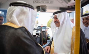«الأول من نوعه على مستوى المملكة».. أمير تبوك يُدشّن أول مشروع حافلات كهربائية على مستوى المملكة