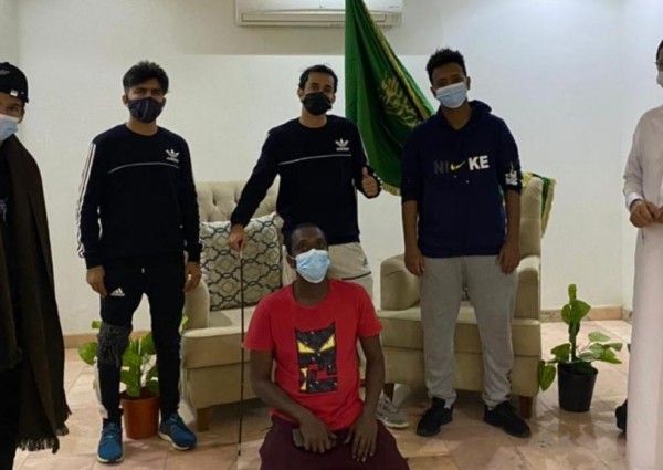 في طريقهم للمدينة مشياً على الأقدام رحالة مكة يستريحون بعسفان ويتعرفون على تأريخها وآثارها