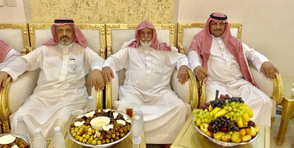 رجل الأعمال عايد بن عبيد يستضيف معرف قرية العدوة بمحافظة ينبع