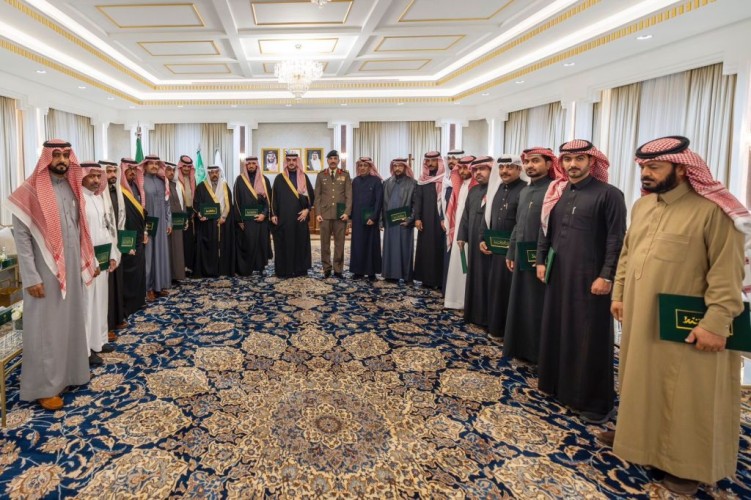 الأمير فيصل بن نواف بن عبدالعزيز يشيد بمنافسات فروسيّة الجوف ويكرّم 20 من الشّركاء والداعمين
