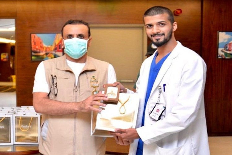 مدير صحة جدة يلتقي الطواقم الطبية و الفنية في مراكز الضيافة الجديدة و يهنأهم بالشهر الكريم