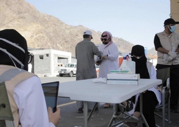 أمير عسير يوجّه بتأهيل نقطة الفرز بـ”قرضة” نموذجًا يعمم على كل المنافذ البرية بالمنطقة أمير عسير يوجّه بتأهيل نقطة الفرز بـ”قرضة” نموذجًا يعمم على كل المنافذ البرية بالمنطقة