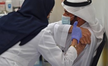بالفيديو .. “استشاري” يتوقع أن تكون جرعات لقاح كورونا سنوية لهذا السبب! بالفيديو .. “استشاري” يتوقع أن تكون جرعات لقاح كورونا سنوية لهذا السبب!