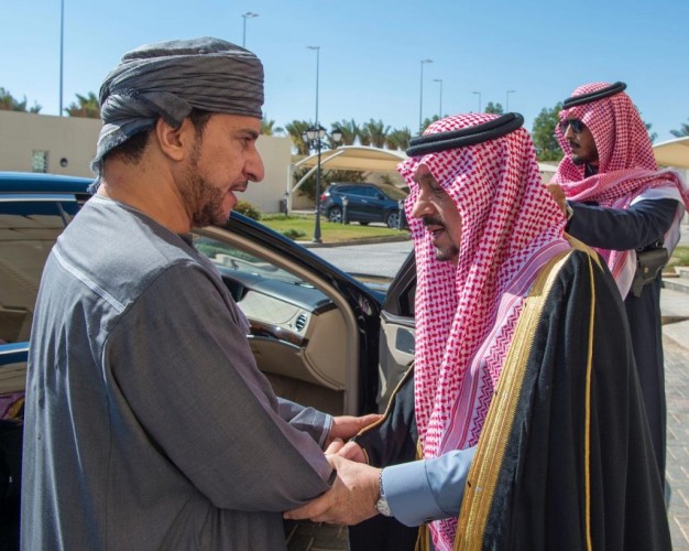 سمو أمير منطقة الرياض يقدم العزاء في وفاة السلطان قابوس بن سعيد – رحمه الله –