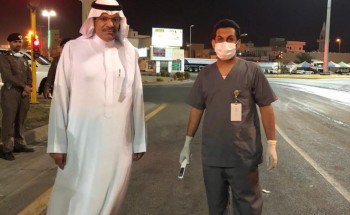 محافظ أملج يتفقد الأجهزة الأمنية المشاركة في تنفيذ أمر منع التجول محافظ أملج يتفقد الأجهزة الأمنية المشاركة في تنفيذ أمر منع التجول