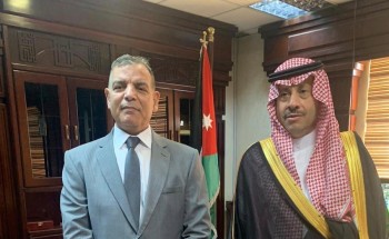 سفير المملكة لدى الأردن يلتقي وزير الصحة الأردني سفير المملكة لدى الأردن يلتقي وزير الصحة الأردني