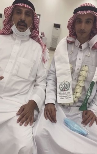 بالفيديو: البطل “عادل المظيبري الرشيدي”  يطمئن الجميع بعد سنوات من الأسر .. ووالده : فرحه عارمه في قلبي وأشكر خادم الحرمين وولي عهده الأمين