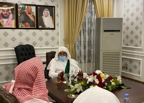 شاهد .. وزير الشؤون الإسلامية يجتمع بمدير عام فرع الوزارة بمنطقة مكة المكرمة وعدد من المسئولين شاهد .. وزير الشؤون الإسلامية يجتمع بمدير عام فرع الوزارة بمنطقة مكة المكرمة وعدد من المسئولين