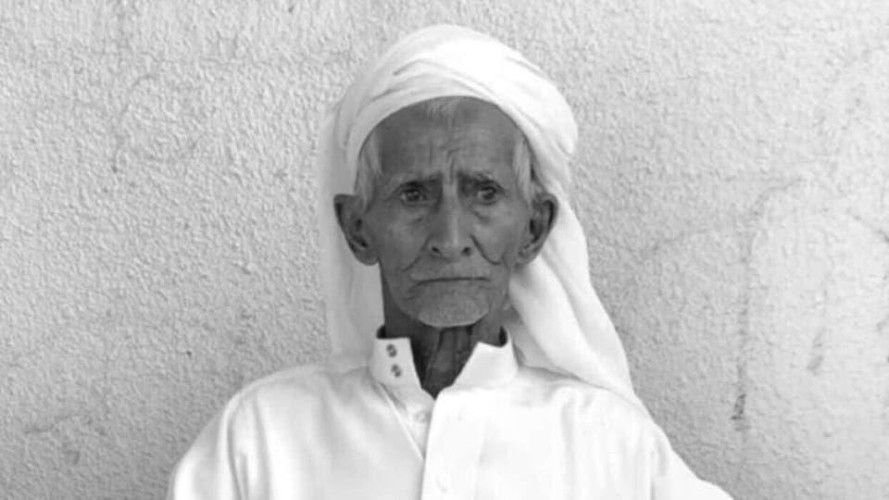 سقط من نخلة وأقامت العائلة مراسم عزائه.. قصة يمني عمل مع أسرة سعودية ٥٠عاماً حتى صار واحداً منهم بحائل