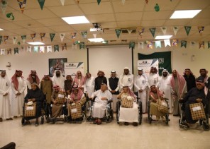 جمعية البر بالشرقية توزع كسوة الشتاء على كبار السن بدار الرعاية الاجتماعية