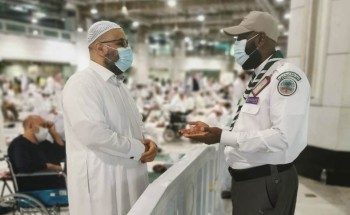 قادة كشافة مكة المكرمة يساهمون في تطبيق الإجراءات الاحترازية بالحرم المكي  