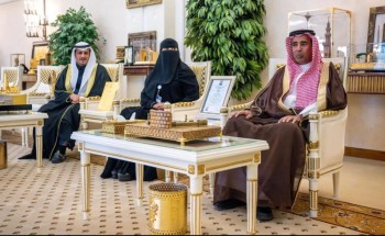 أمير القصيم يتسلم التقرير السنوي لفرع وزارة الموارد البشرية بالمنطقة للعام الماضي