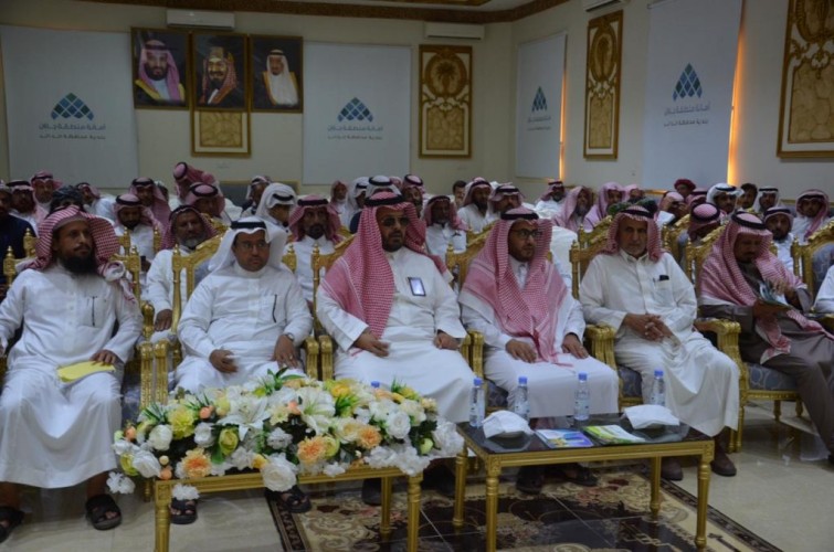 محافظ الداير يدشن البرنامج التدريبي لمزارعي البن