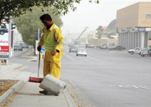 في لفتة طيبة.. مطعم في حائل يقدم وجبات مجانية لعمال النظافة (فيديو)