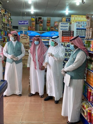 محافظ ضرية يتفقد الأسواق التجارية و يطلع على اجراءات الوقاية من كورونا