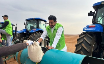 البدء بمشروع النثر بعدد من المواقع الرعويه بمنطقة الحدود الشمالية البدء بمشروع النثر بعدد من المواقع الرعويه بمنطقة الحدود الشمالية
