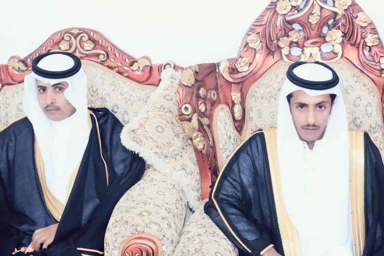 احتفال الشابان منيف عايد الشويلعي و عبدالحكيم محمد الشويلعي بفرحتي العيد والزواج معًا
