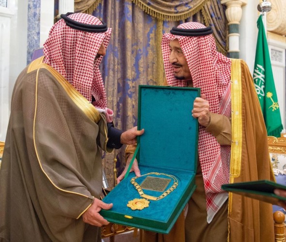رئيس الهلال الأحمر يشيد بحصول خادم الحرمين على قلادة أبي بكر الصديق تقديرًا لجهوده الدبلوماسية والإنسانية
