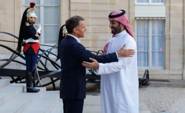 ماكرون يشيد بزيارة ولي العهد إلى فرنسا ويؤكد مواصلة الحوار من أجل استقرار المنطقة ماكرون يشيد بزيارة ولي العهد إلى فرنسا ويؤكد مواصلة الحوار من أجل استقرار المنطقة