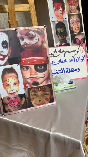 جمعية كنوز للأنامل المبدعة تبادر بوضع خيمة داعمة للأسر المنتجة بـ”مهرجان الكليجاء الـ 12″