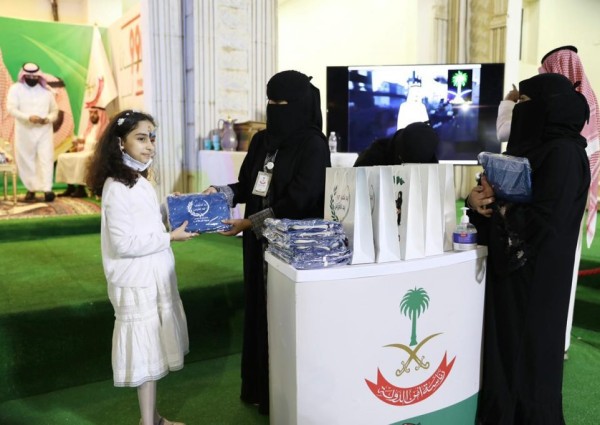 اقبال لافت من زوار “معرض عروس الباحة” على ركن مركز العمليات الميدانية (٩٩٠) برئاسة أمن الدولة المشارك في الفعالية اقبال لافت من زوار “معرض عروس الباحة” على ركن مركز العمليات الميدانية (٩٩٠) برئاسة أمن الدولة المشارك في الفعالية