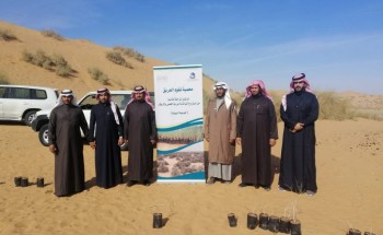 “مدير محمية نفود العريق يهبُ الأرض رونقًا وجمالًا بزرع شجر الأرطى “ “مدير محمية نفود العريق يهبُ الأرض رونقًا وجمالًا بزرع شجر الأرطى “