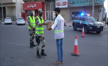 مركز العمليات بالشرقية يوزع 300 وجبة إفطار على رجال الأمن مركز العمليات بالشرقية يوزع 300 وجبة إفطار على رجال الأمن