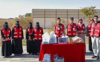الهلال الأحمر بالجوف يوزع الكسوة الشتوية ضمن مبادرة “شتاؤنا دفء