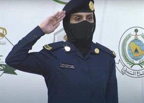 سابقة هي الأولى .. بالفيديو: جندية تقدم فعاليات المؤتمر الصحفي لقوات أمن الحج