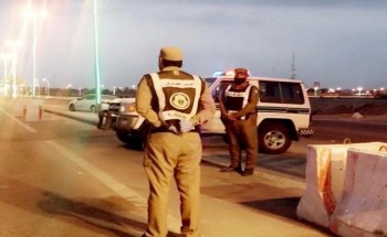 تطبيقًا لقرار منع التجول.. شاهد: جهودرجال أمن الطرق في الدغارير بـ”صامطة” في كافة الشوارع والطرق تطبيقًا لقرار منع التجول.. شاهد: جهودرجال أمن الطرق في الدغارير بـ”صامطة” في كافة الشوارع والطرق