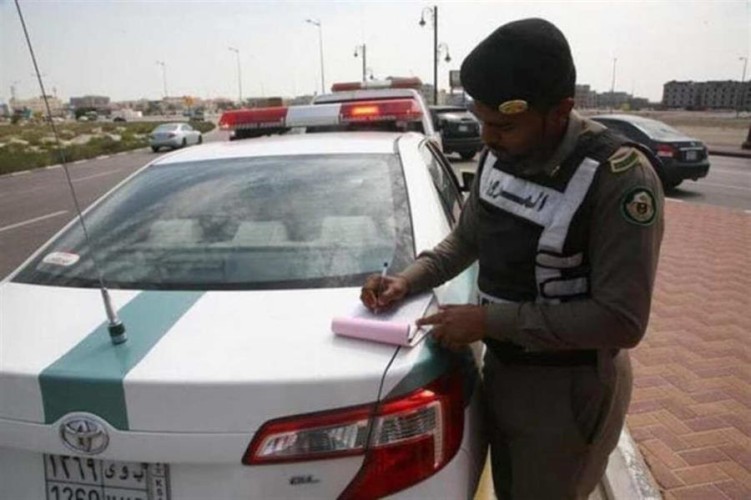 “المرور” يبدأ تطبيق إيقاف الخدمات عن المتأخرين في سداد المخالفات في هاتين الحالتين
