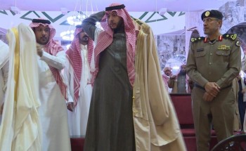 محافظ الطائف يؤدي مع جموع المصلين صلاة الاستسقاء