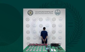 ضَبْط مواطن في القصيم بتهمة ترويج المخدرات وحيازة أسلحة نارية وذخيرة ضَبْط مواطن في القصيم بتهمة ترويج المخدرات وحيازة أسلحة نارية وذخيرة