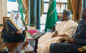 أمير تبوك يستقبل القنصل العام لجمهورية غانا ويبحث الموضوعات المشتركة أمير تبوك يستقبل القنصل العام لجمهورية غانا ويبحث الموضوعات المشتركة