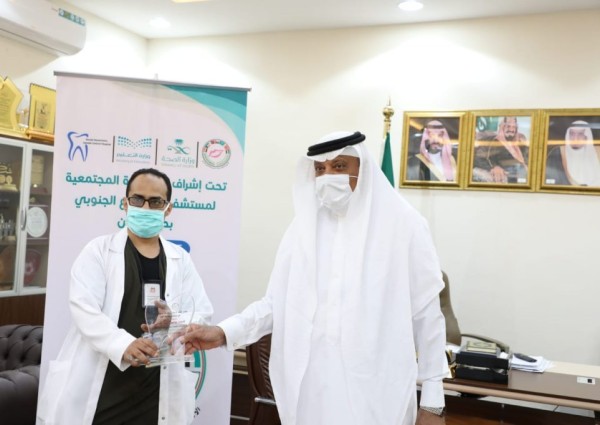 محافظ صامطة يدشن الأسبوع الخليجي لتعزيز صحة الفم والأسنان محافظ صامطة يدشن الأسبوع الخليجي لتعزيز صحة الفم والأسنان
