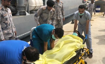 حرس الحدود يخلي مريض من على متن منصة عائمة في البحر الأحمر حرس الحدود يخلي مريض من على متن منصة عائمة في البحر الأحمر