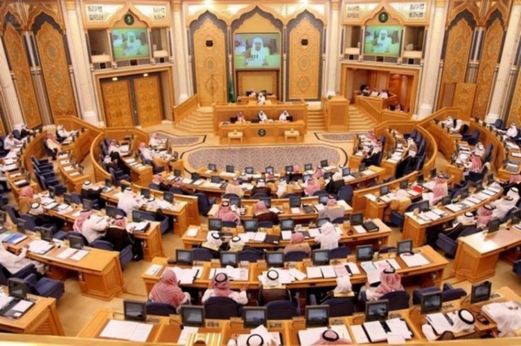 الشورى يطالب بعقوبات صارمة للحد من إعلانات المشاهير المضللة