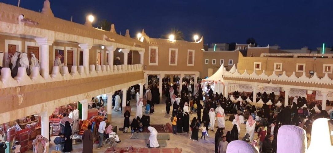 مكتب الضمان الاجتماعي بقسميه بمحافظه عنيزة يشارك في مهرجان الحنيني الرابع