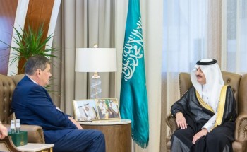 أمير الشرقية يستقبل السفير البريطاني ويبحثان عددًا من الموضوعات الودية أمير الشرقية يستقبل السفير البريطاني ويبحثان عددًا من الموضوعات الودية