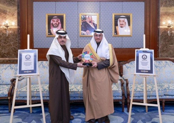 سمو محافظ الأحساء يستقبل المهندس عباس البراهيم العضو المشارك في موسوعة غينيس للأرقام القياسية سمو محافظ الأحساء يستقبل المهندس عباس البراهيم العضو المشارك في موسوعة غينيس للأرقام القياسية
