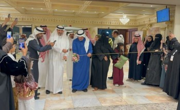 مدير عام فرع وزارة الموارد البشرية والتنمية الاجتماعية يفتتح معرض ” رزّة ” بالدمام