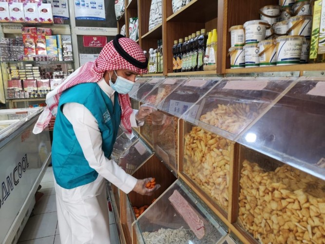 أمانة الشرقية تنفذ 1361 جولة رقابية وتغلق 6 منشآت مخالفة للإجراءات الاحترازية في الأسواق والمراكز التجارية أمس الأحد