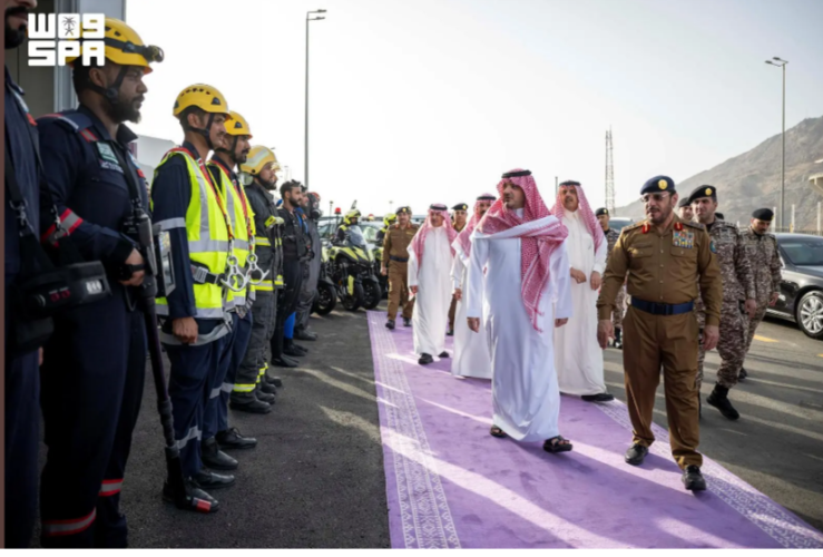 وزير الداخلية يتفقد جاهزية الدفاع المدني في مشعر منى ويطلع على خطط الطوارئ لموسم الحج