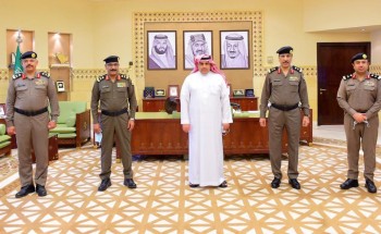 وكيل إمارة الرياض يستقبل عدداً من الضباط وكيل إمارة الرياض يستقبل عدداً من الضباط