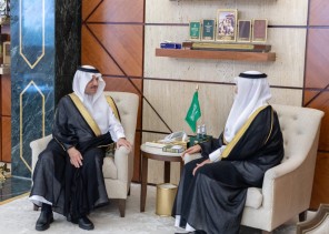 أمير الشرقية يستقبل مدير عام فرع وزارة الشؤون الإسلامية والدعوة والإرشاد بالمنطقة أمير الشرقية يستقبل مدير عام فرع وزارة الشؤون الإسلامية والدعوة والإرشاد بالمنطقة